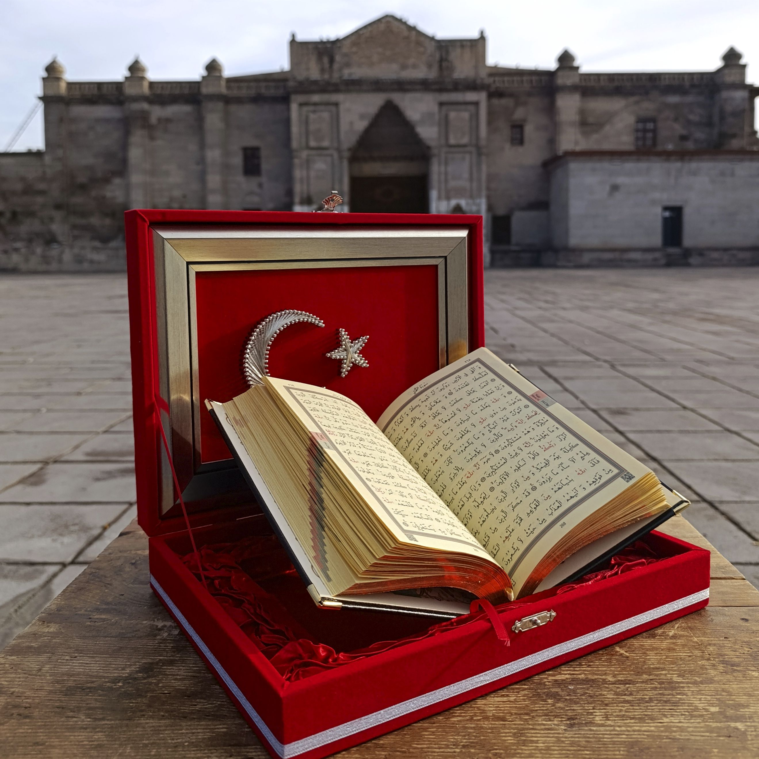 (YENİ ÜRÜN) FİLOGRAFİ KUR’AN ve BAYRAK KUTUSU